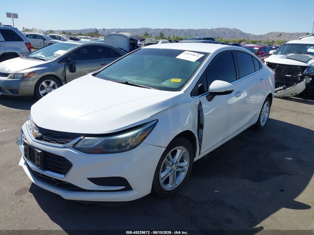 Chevrolet Cruze Lt Auto 2018 1G1BE5SM1J7150322 Image 2