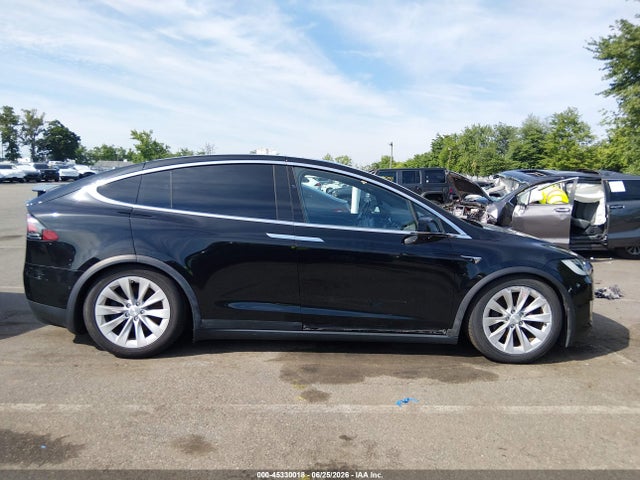 45330018 :رقم المزاد ، 5YJXCDE28JF139688 vin ، 2018 Tesla Model X مزاد بيع