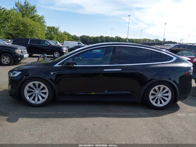 45330018 :رقم المزاد ، 5YJXCDE28JF139688 vin ، 2018 Tesla Model X مزاد بيع