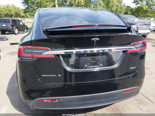 45330018 :رقم المزاد ، 5YJXCDE28JF139688 vin ، 2018 Tesla Model X مزاد بيع