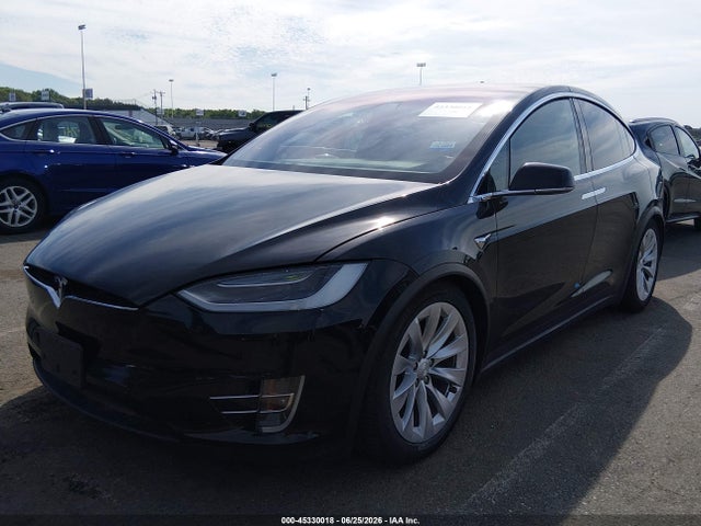 45330018 :رقم المزاد ، 5YJXCDE28JF139688 vin ، 2018 Tesla Model X مزاد بيع