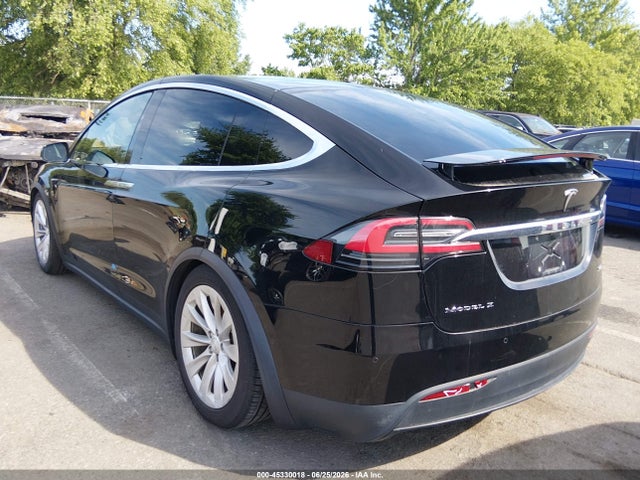 45330018 :رقم المزاد ، 5YJXCDE28JF139688 vin ، 2018 Tesla Model X مزاد بيع