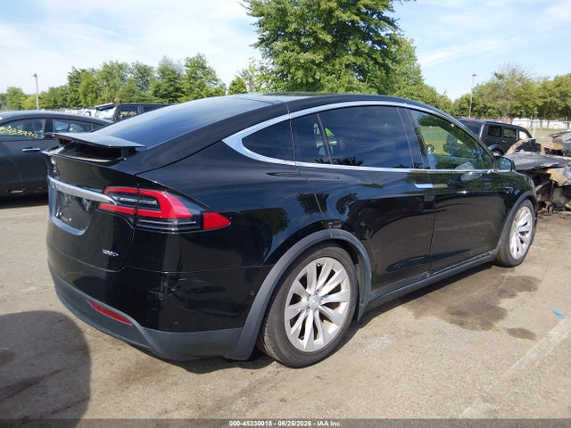 45330018 :رقم المزاد ، 5YJXCDE28JF139688 vin ، 2018 Tesla Model X مزاد بيع