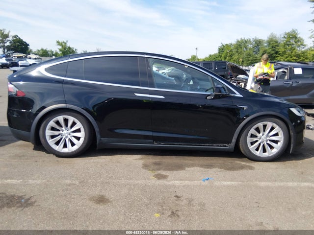 45330018 :رقم المزاد ، 5YJXCDE28JF139688 vin ، 2018 Tesla Model X مزاد بيع