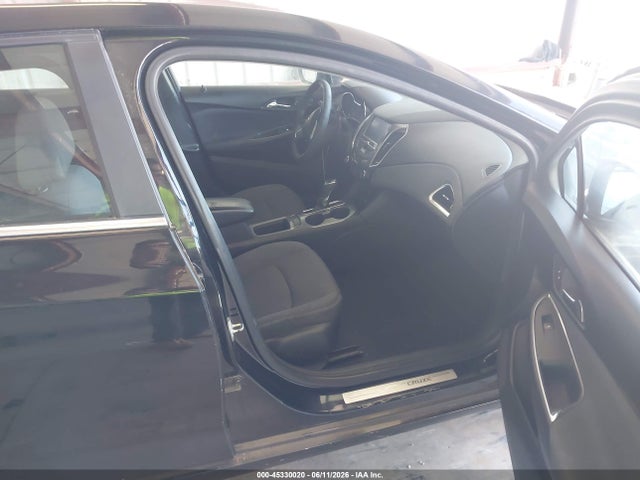 45330020 :رقم المزاد ، 3G1BE6SM1JS653078 vin ، 2018 Chevrolet Cruze Lt Auto مزاد بيع
