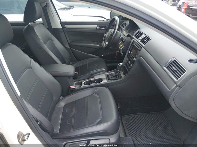 1VWBS7A31EC110272 Volkswagen Passat 1.8t Se
