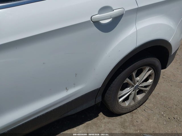 Продаж на аукціоні авто 2018 Ford Escape Se, vin: 1FMCU9GD6JUA59638, номер лоту: 45330309