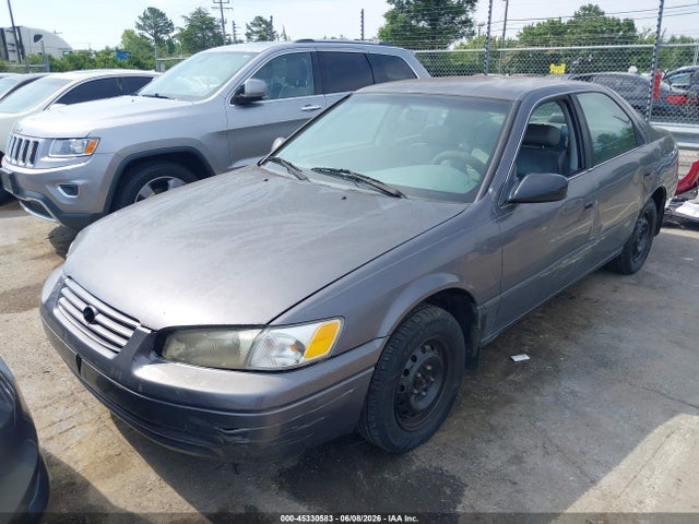 45330583 :رقم المزاد ، 4T1BG22K4WU377880 vin ، 1998 Toyota Camry Le مزاد بيع