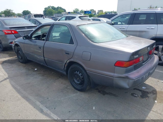 45330583 :رقم المزاد ، 4T1BG22K4WU377880 vin ، 1998 Toyota Camry Le مزاد بيع