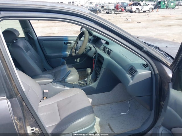 45330583 :رقم المزاد ، 4T1BG22K4WU377880 vin ، 1998 Toyota Camry Le مزاد بيع