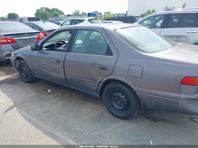45330583 :رقم المزاد ، 4T1BG22K4WU377880 vin ، 1998 Toyota Camry Le مزاد بيع
