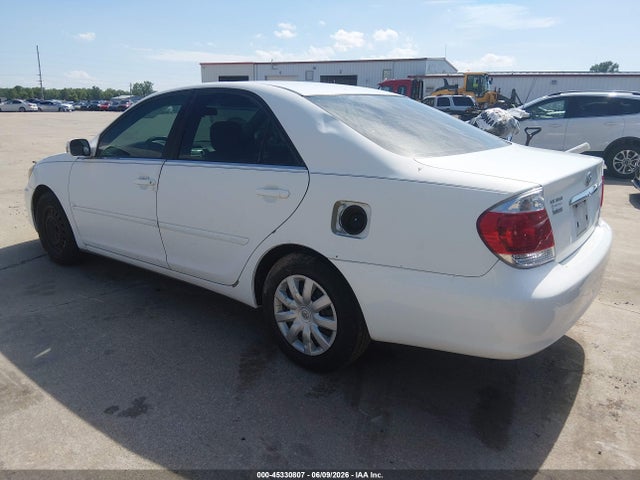 45330807 :رقم المزاد ، 4T1BE32K95U428154 vin ، 2005 Toyota Camry Le مزاد بيع