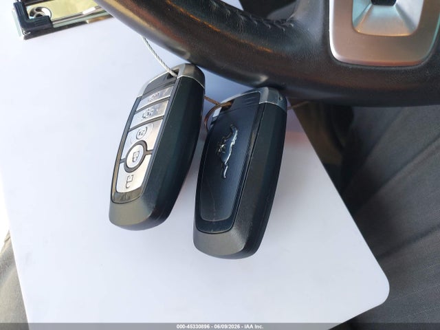 45330896 :رقم المزاد ، 1FATP8UH9J5139416 vin ، 2018 Ford Mustang Ecoboost Premium مزاد بيع