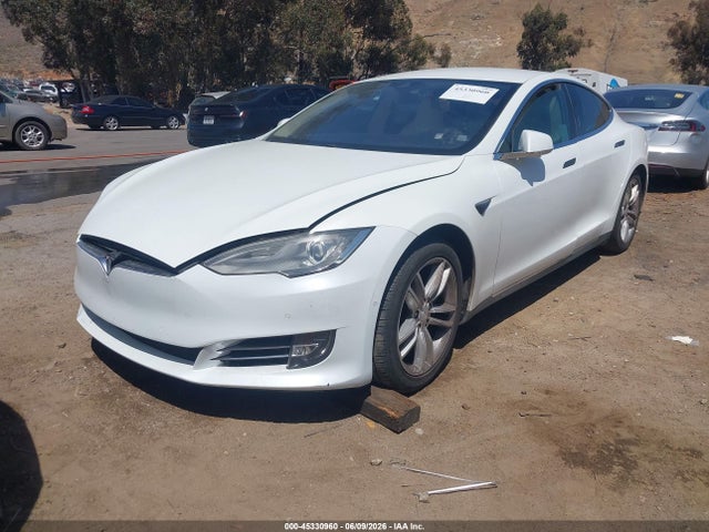 Tesla MODEL S 2016 5YJSA1E17GF123402 Image 2