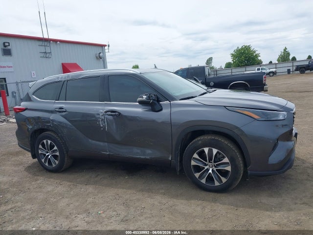 5TDGZRBH3NS588007 Toyota Highlander Xle