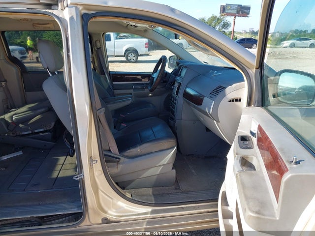 2010 Chrysler Town & Country Touring მანქანა იყიდება აუქციონზე, vin: 2A4RR5D18AR305728, აუქციონის ნომერი: 45331156