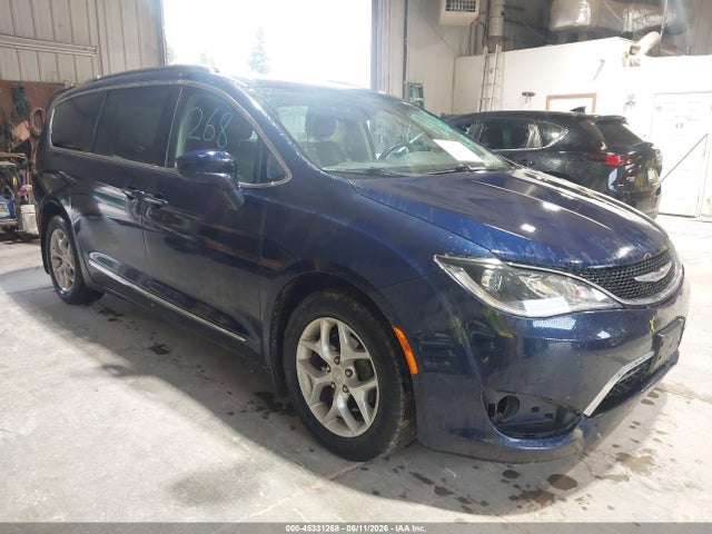 Продажа на аукционе авто 2017 Chrysler Pacifica Touring-l Plus, vin: 2C4RC1EG5HR653810, номер лота: 45331268