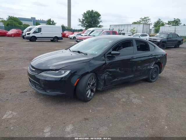 Chrysler 200 S 2015 1C3CCCDGXFN627950 Image 2