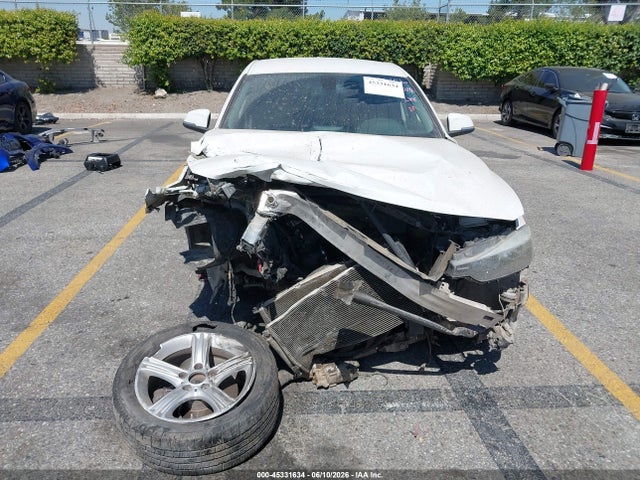 WBA3B1C54EP679402 BMW 320i