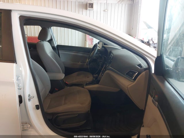 2017 Hyundai Elantra Se მანქანა იყიდება აუქციონზე, vin: 5NPD74LF5HH112778, აუქციონის ნომერი: 45331644