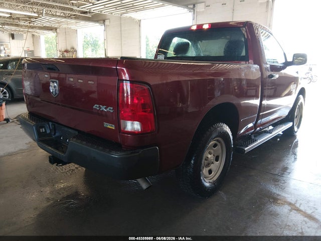 3C6JR7AG1KG585708 RAM 1500 Classic Tradesman 4x4 6&#039;4 Box