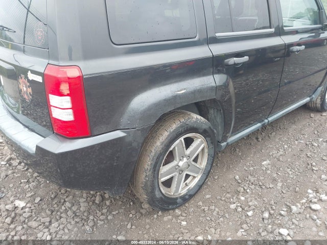 45332024 :رقم المزاد ، 1J8FF28W88D517475 vin ، 2008 Jeep Patriot Sport مزاد بيع