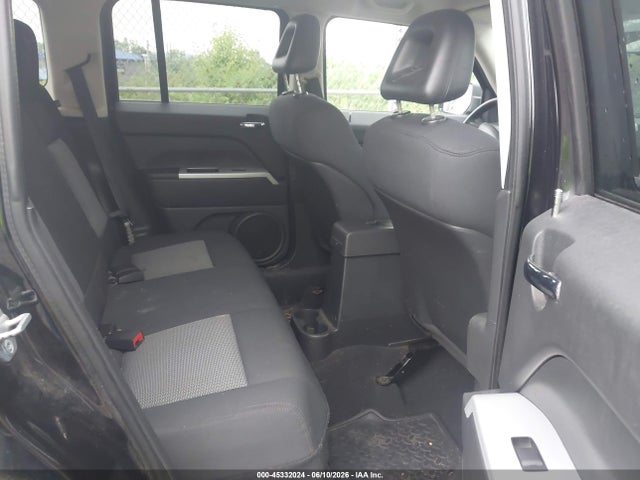 45332024 :رقم المزاد ، 1J8FF28W88D517475 vin ، 2008 Jeep Patriot Sport مزاد بيع