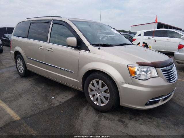 2015 Chrysler Town & Country Touring მანქანა იყიდება აუქციონზე, vin: 2C4RC1BG7FR554102, აუქციონის ნომერი: 45332144