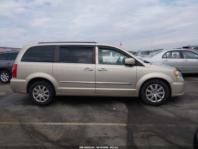 45332144 :رقم المزاد ، 2C4RC1BG7FR554102 vin ، 2015 Chrysler Town & Country Touring مزاد بيع