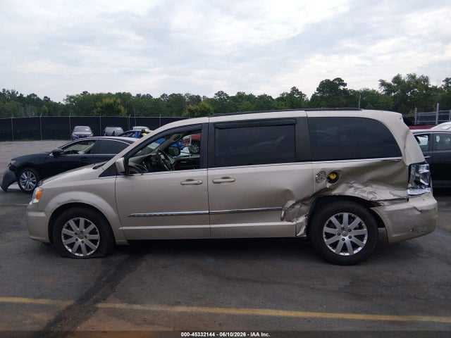 45332144 :رقم المزاد ، 2C4RC1BG7FR554102 vin ، 2015 Chrysler Town & Country Touring مزاد بيع