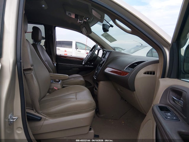 45332144 :رقم المزاد ، 2C4RC1BG7FR554102 vin ، 2015 Chrysler Town & Country Touring مزاد بيع