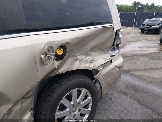 45332144 :رقم المزاد ، 2C4RC1BG7FR554102 vin ، 2015 Chrysler Town & Country Touring مزاد بيع