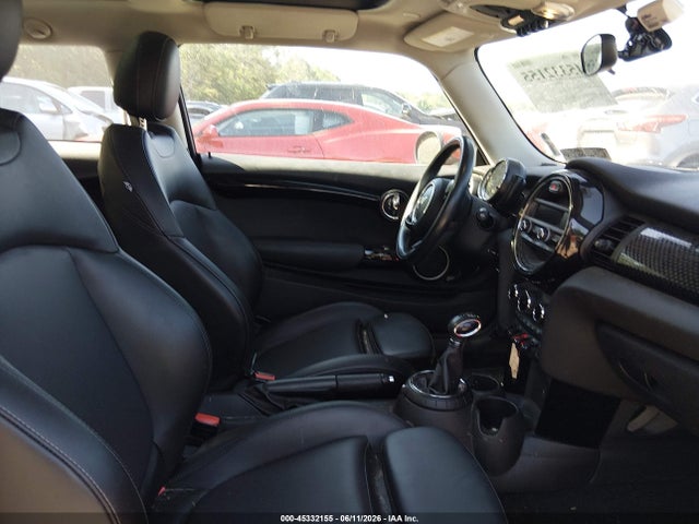 45332155 :رقم المزاد ، WMWXP7C50F2A38710 vin ، 2015 Mini Hardtop Cooper S مزاد بيع