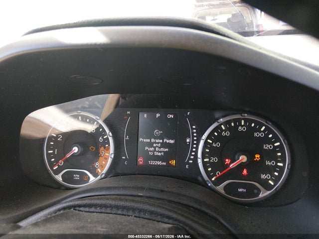 45332266 :رقم المزاد ، ZACCJBBB3HPG08864 vin ، 2017 Jeep Renegade Latitude 4x4 مزاد بيع