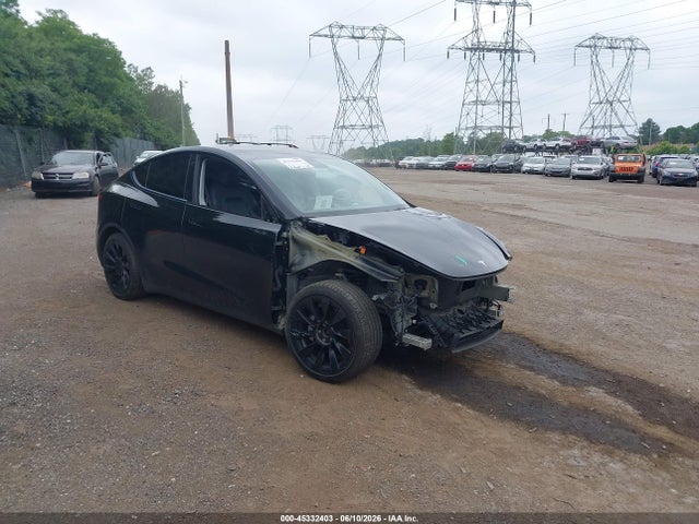 2022 Tesla Model Y Long Range Dual Motor All-wheel Drive მანქანა იყიდება აუქციონზე, vin: 7SAYGAEE3NF314147, აუქციონის ნომერი: 45332403