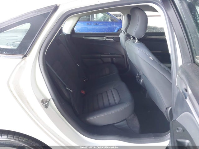 3FA6P0LU1KR115736 Ford Fusion Hybrid Se