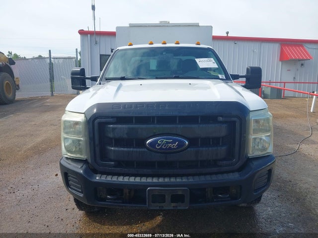 Ford F-350 Chassis Xl 2015 1FD8X3H68FEA89509 Image 12