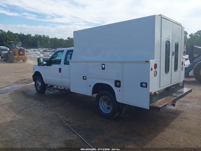 Ford F-350 Chassis Xl 2015 1FD8X3H68FEA89509 Image 3