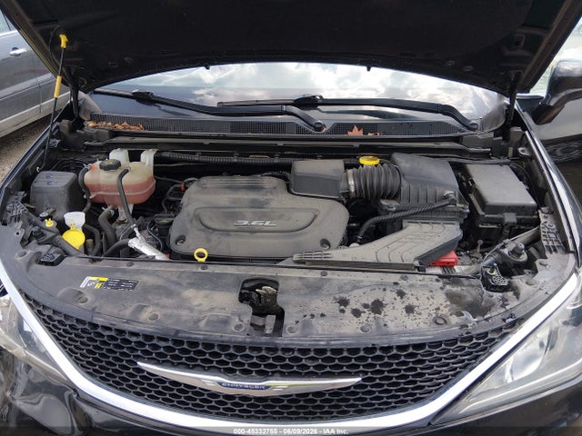 45332755 :رقم المزاد ، 2C4RC1EG4HR778510 vin ، 2017 Chrysler Pacifica Touring-l Plus مزاد بيع