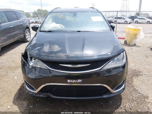 45332755 :رقم المزاد ، 2C4RC1EG4HR778510 vin ، 2017 Chrysler Pacifica Touring-l Plus مزاد بيع