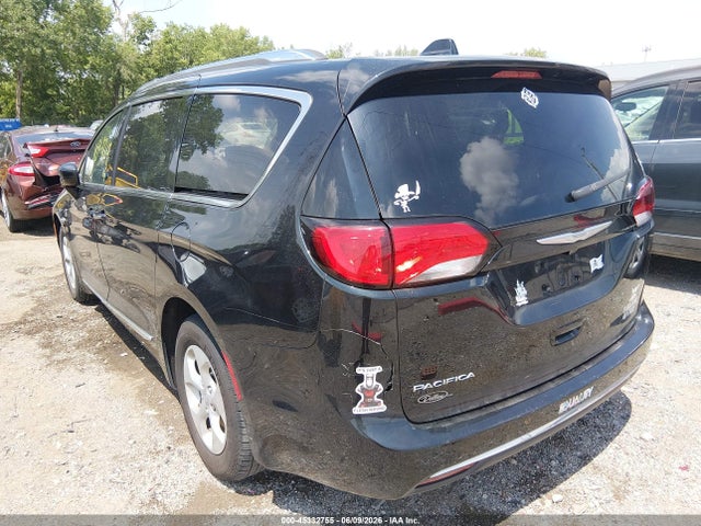 45332755 :رقم المزاد ، 2C4RC1EG4HR778510 vin ، 2017 Chrysler Pacifica Touring-l Plus مزاد بيع