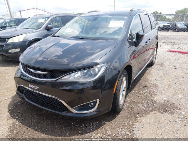 45332755 :رقم المزاد ، 2C4RC1EG4HR778510 vin ، 2017 Chrysler Pacifica Touring-l Plus مزاد بيع