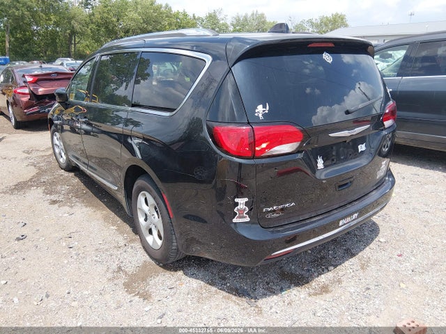 45332755 :رقم المزاد ، 2C4RC1EG4HR778510 vin ، 2017 Chrysler Pacifica Touring-l Plus مزاد بيع