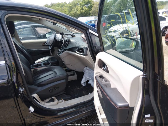 45332755 :رقم المزاد ، 2C4RC1EG4HR778510 vin ، 2017 Chrysler Pacifica Touring-l Plus مزاد بيع