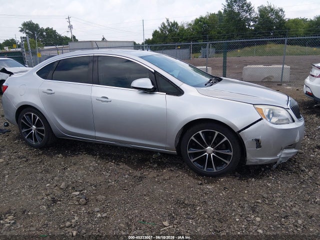 45333007 :رقم المزاد ، 1G4PR5SK5H4107884 vin ، 2017 Buick Verano Sport Touring مزاد بيع