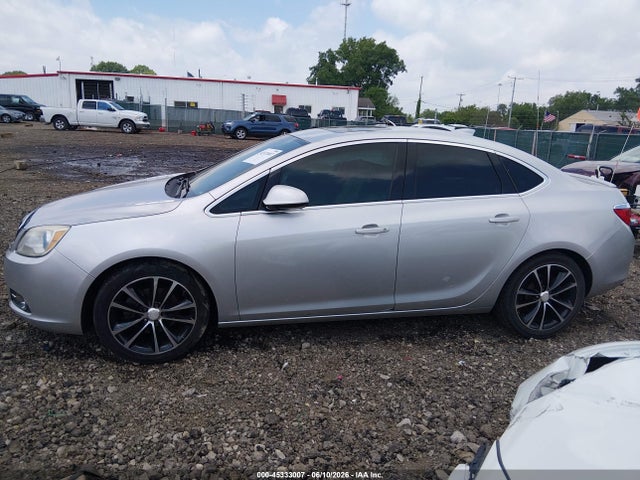 45333007 :رقم المزاد ، 1G4PR5SK5H4107884 vin ، 2017 Buick Verano Sport Touring مزاد بيع
