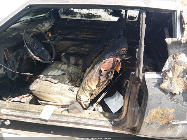 45333153 :رقم المزاد ، 1G4AZ57YXBE437492 vin ، 1981 Buick Riviera مزاد بيع