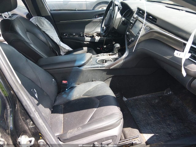 45333197 :رقم المزاد ، 4T1B61HK2JU021635 vin ، 2018 Toyota Camry Xse مزاد بيع