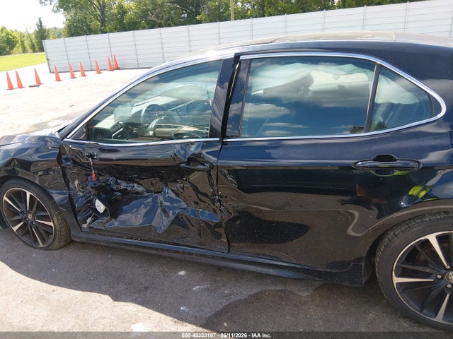 45333197 :رقم المزاد ، 4T1B61HK2JU021635 vin ، 2018 Toyota Camry Xse مزاد بيع
