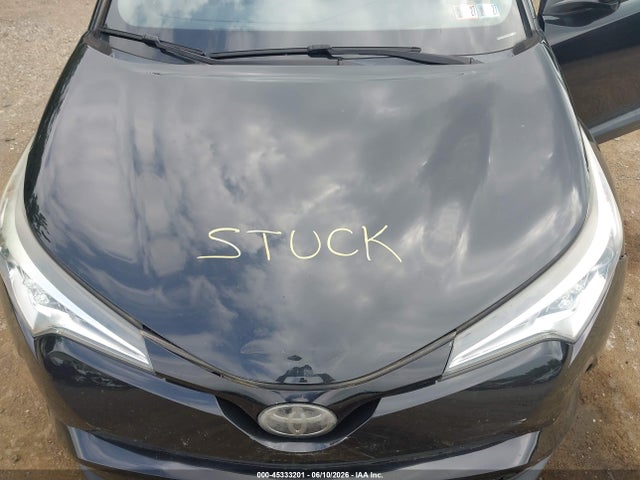 NMTKHMBXXJR025908 Toyota C-hr Xle Premium